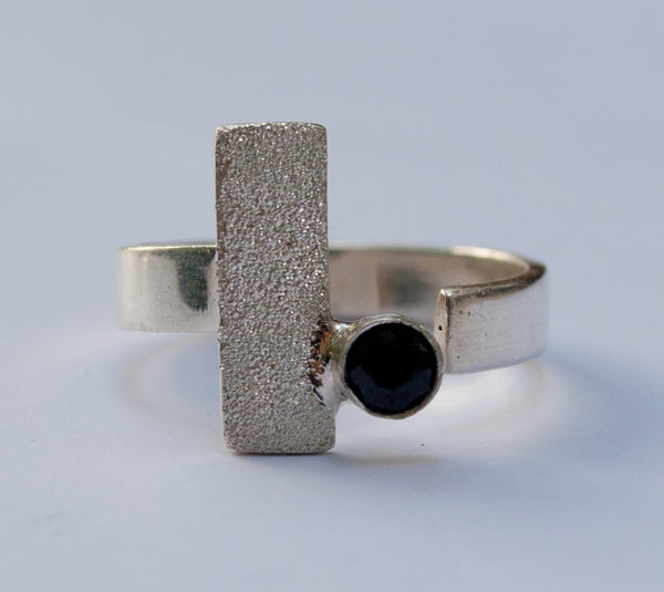 black spinel silver ring, modern silver ring, geometric ring, black stone ring 