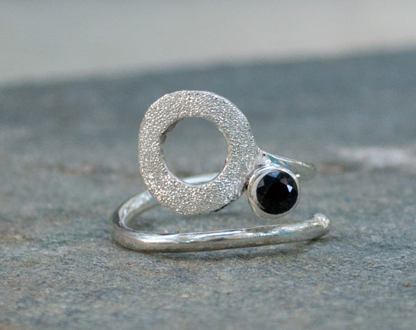 black spinel silver ring, open circle ring, black stone ring, black and silver ring 