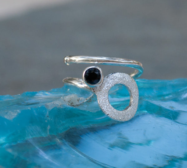 black spinel silver ring, open circle ring, black stone ring, black and silver ring 