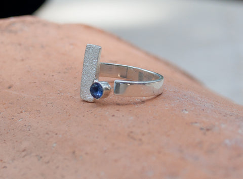 blue iolite silver ring, modern silver ring, geometric ring, blue stone ring 