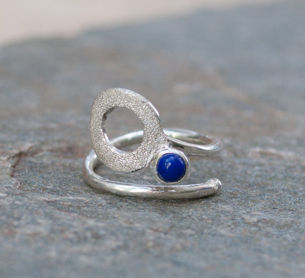 Blue lapis silver ring, karma ring, geometric circle ring, blue stone ring 