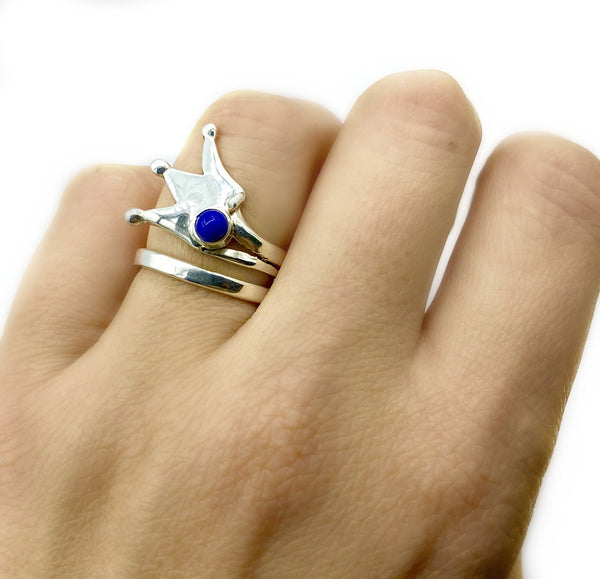 Silver crown ring adjustable with blue gemstone 