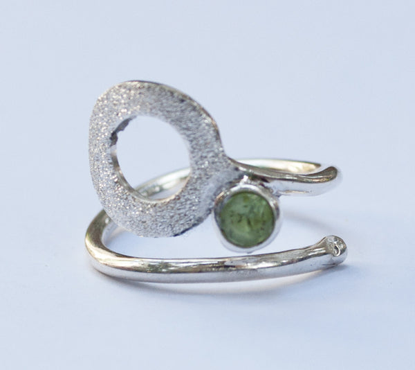 open circle ring, peridot silver ring, silver geometric ring with green stone ring 