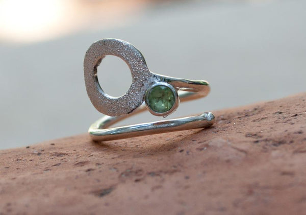 open circle ring, peridot silver ring, silver geometric ring with green stone ring 