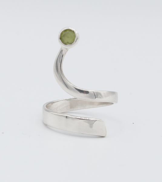 green peridot silver ring, Trikemia wave ring, August birthstone silver ring 