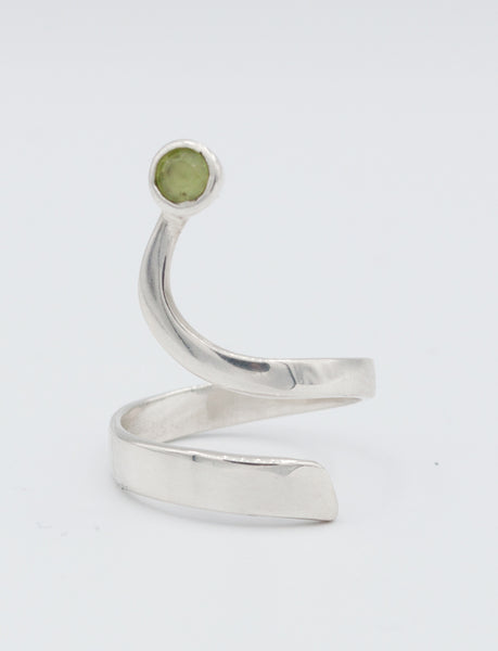 green peridot silver ring, Trikemia wave ring, August birthstone silver ring 