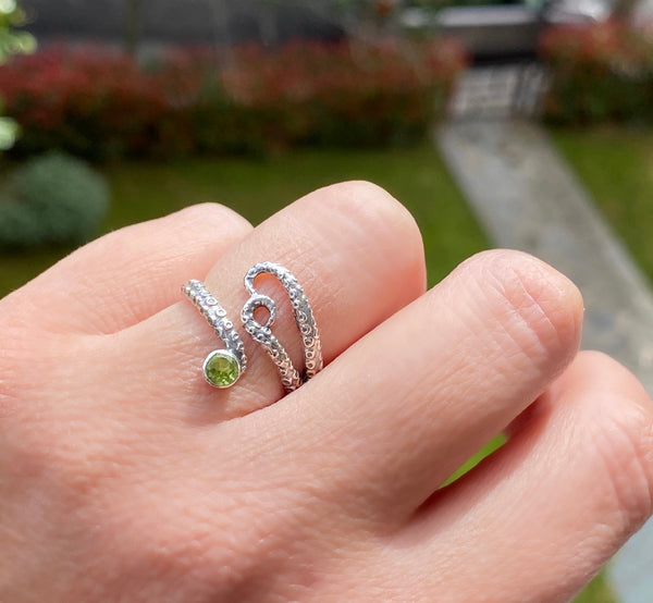 octopus silver ring, peridot ring, tentacle ring, silver adjustable ring, August birthstone ring 