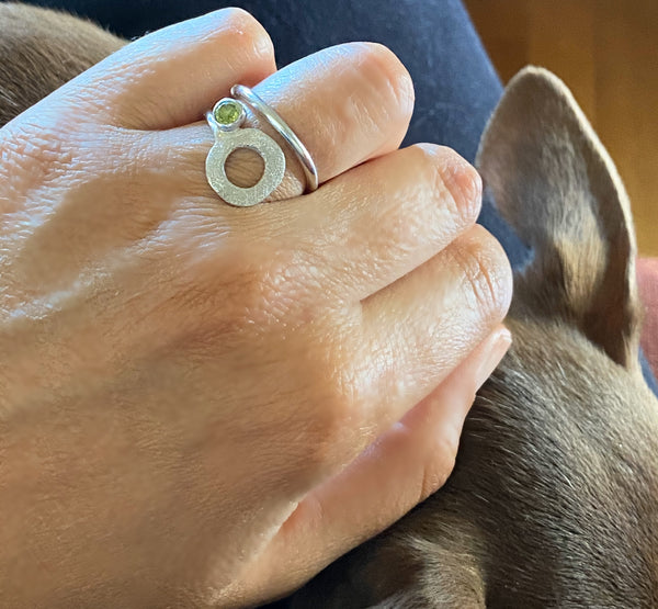 open circle ring, peridot silver ring, silver geometric ring with green stone ring 