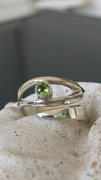 eye ring peridot silver ring, silver eye ring with green stone ring 