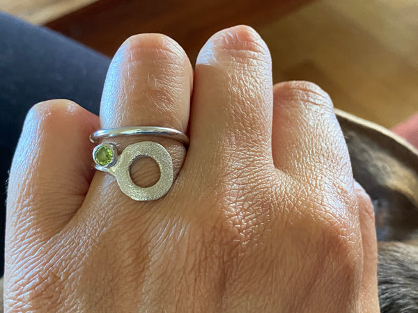 open circle ring, peridot silver ring, silver geometric ring with green stone ring 