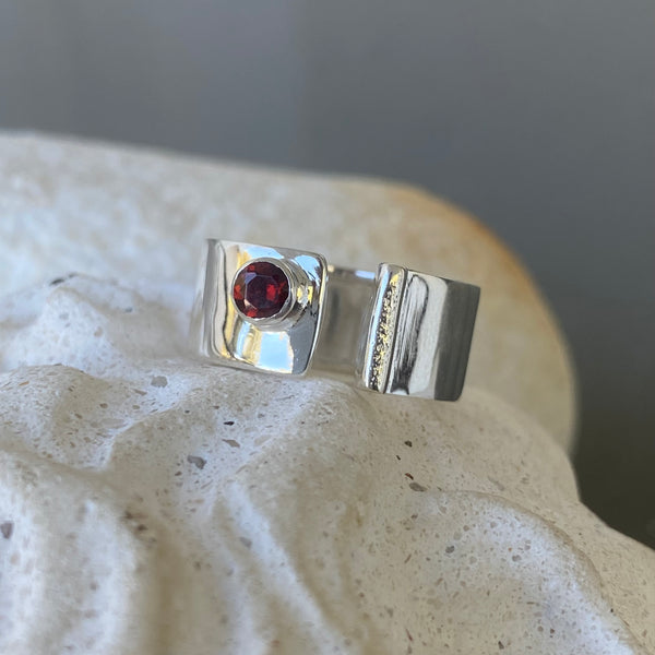 january birthstone ring 