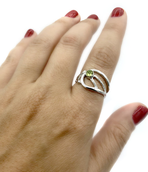 green peridot ring, August birthstone ring, modern silver ring 