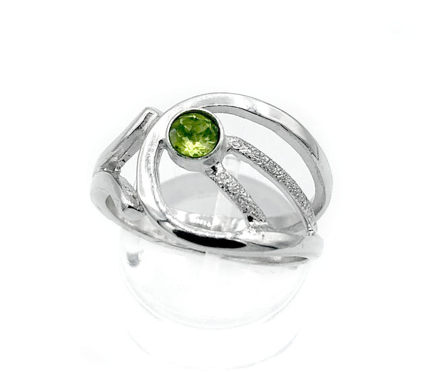 green peridot ring, August birthstone ring, modern silver ring 