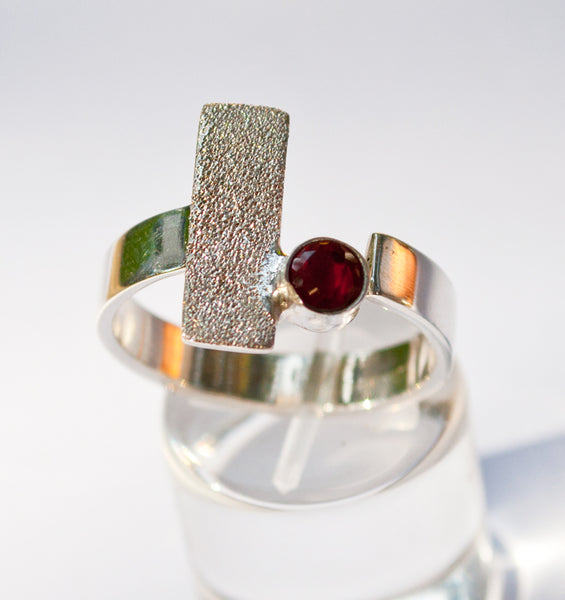 red garnet ring, red garnet silver ring, silver geometric ring with red stone ring 