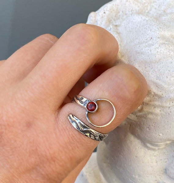 silver ring, garnet silver ring, silver circle ring 