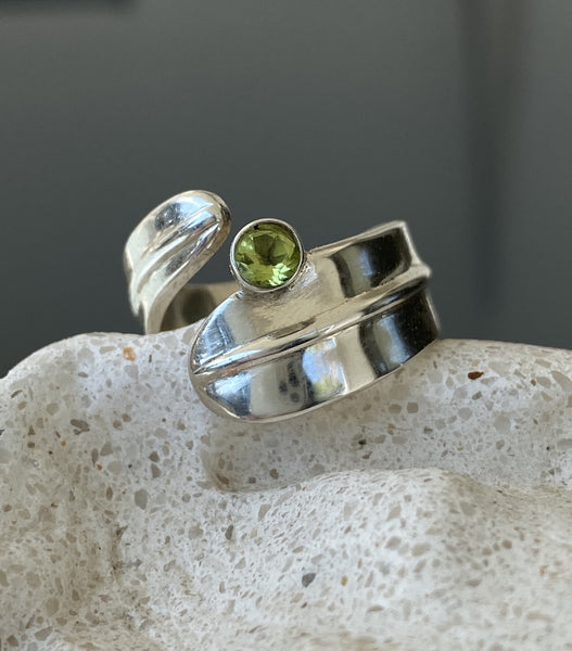 silver ring, gemstone silver ring, peridot silver ring 