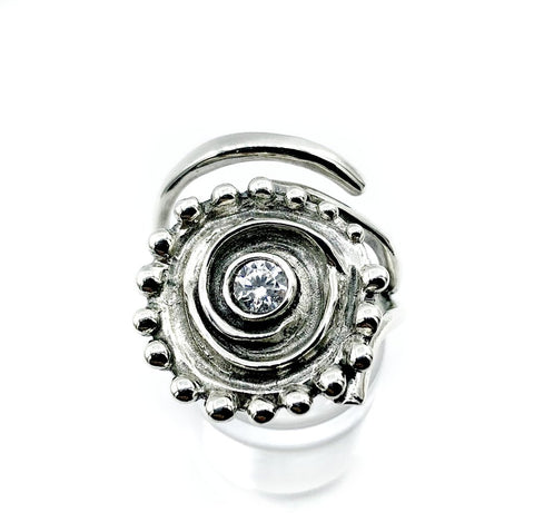 Contemporary fashion ring swirl oxidation 