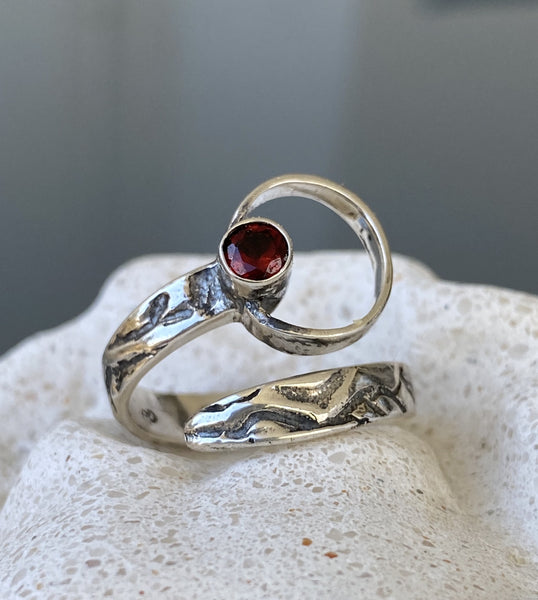 silver ring, garnet silver ring, silver circle ring 